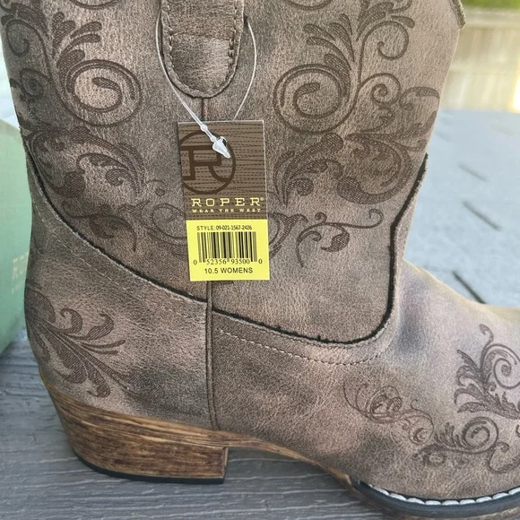 Brand new so cute and so comfortable roper booties!!! 🫶🏻🫶🏻❤️❤️ - Picture 7 of 9